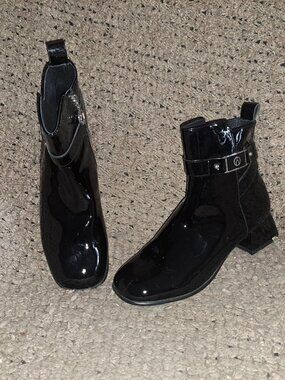 THE WISHBONE COLLECTION-Black Patent Leather Bootie-Side Zip-Sz 8.5-Near Mint